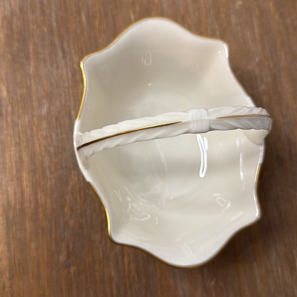 Lenox Sans Souci Collection Porcelain 24K Gold Trim Embossed Small Oval Basket - Picture 6 of 8